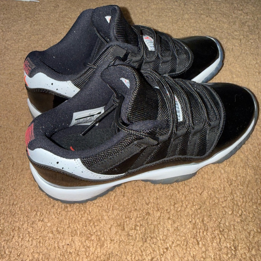 Jordan Kids Low-Top Sneakers in Black, White and Red Accent